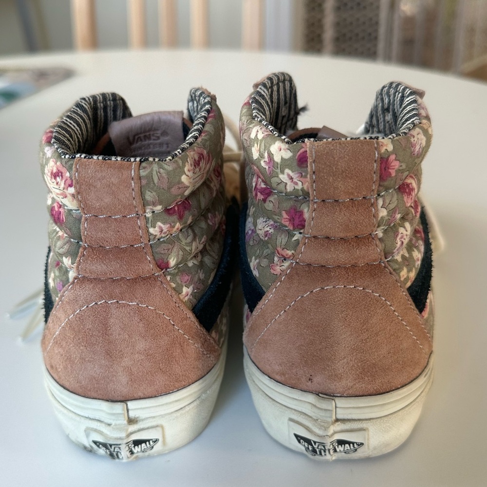 Sk8-Hi Cali Collection- Suede/Floral - Picture 4 of 8